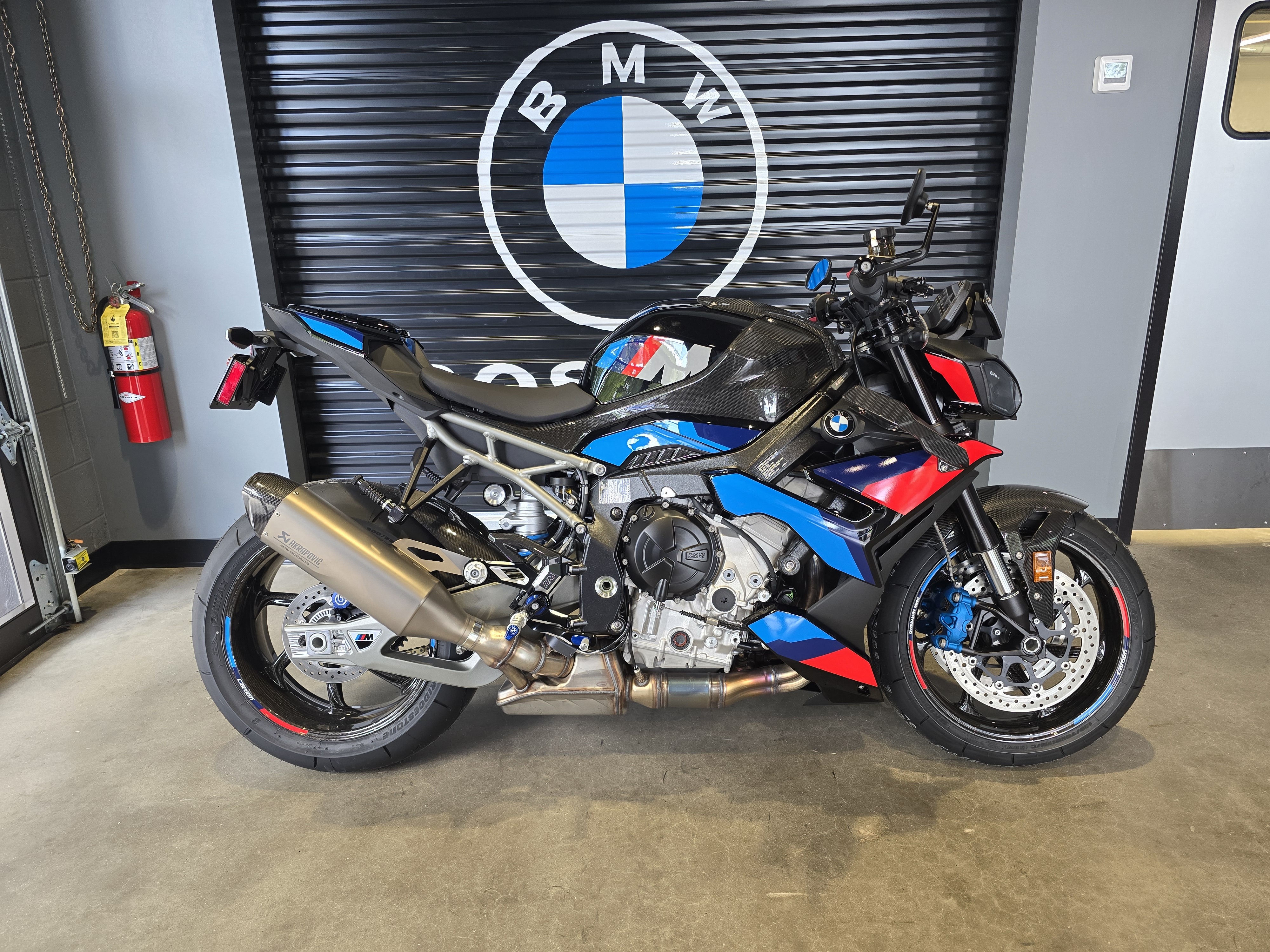 2026 BMW M 1000 R