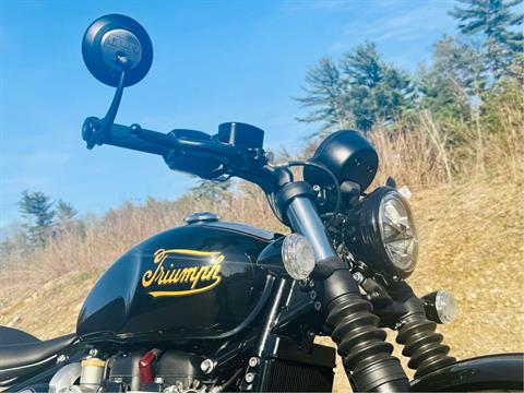 2025 Triumph Bonneville Bobber in Enfield, Connecticut - Photo 18