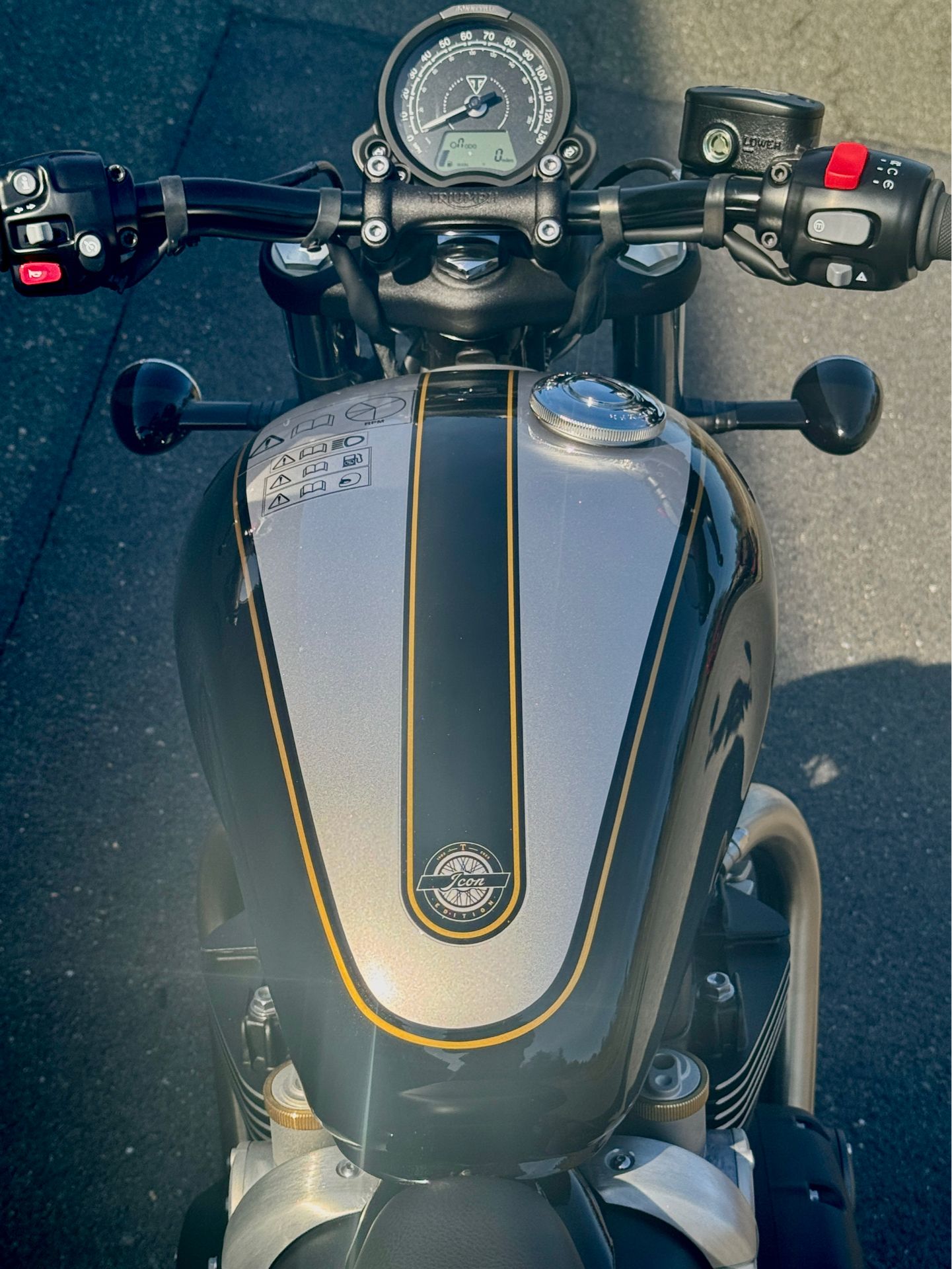 2025 Triumph Bonneville Bobber in Enfield, Connecticut - Photo 16