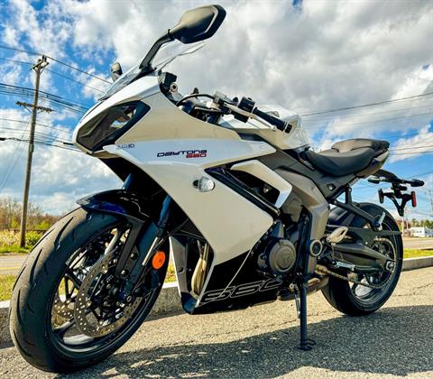 2025 Triumph Daytona 660 in Enfield, Connecticut - Photo 11