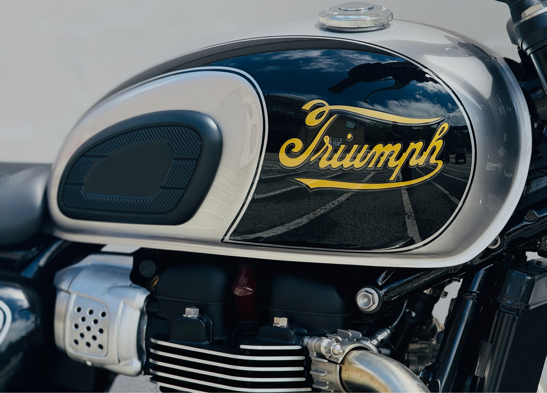 2025 Triumph Bonneville T100 in Enfield, Connecticut - Photo 19