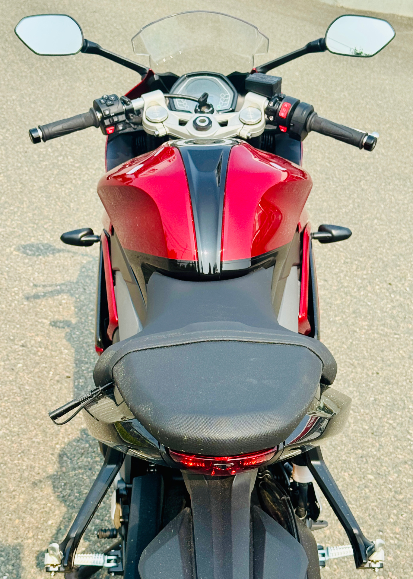 2025 Triumph Daytona 660 in Enfield, Connecticut - Photo 8