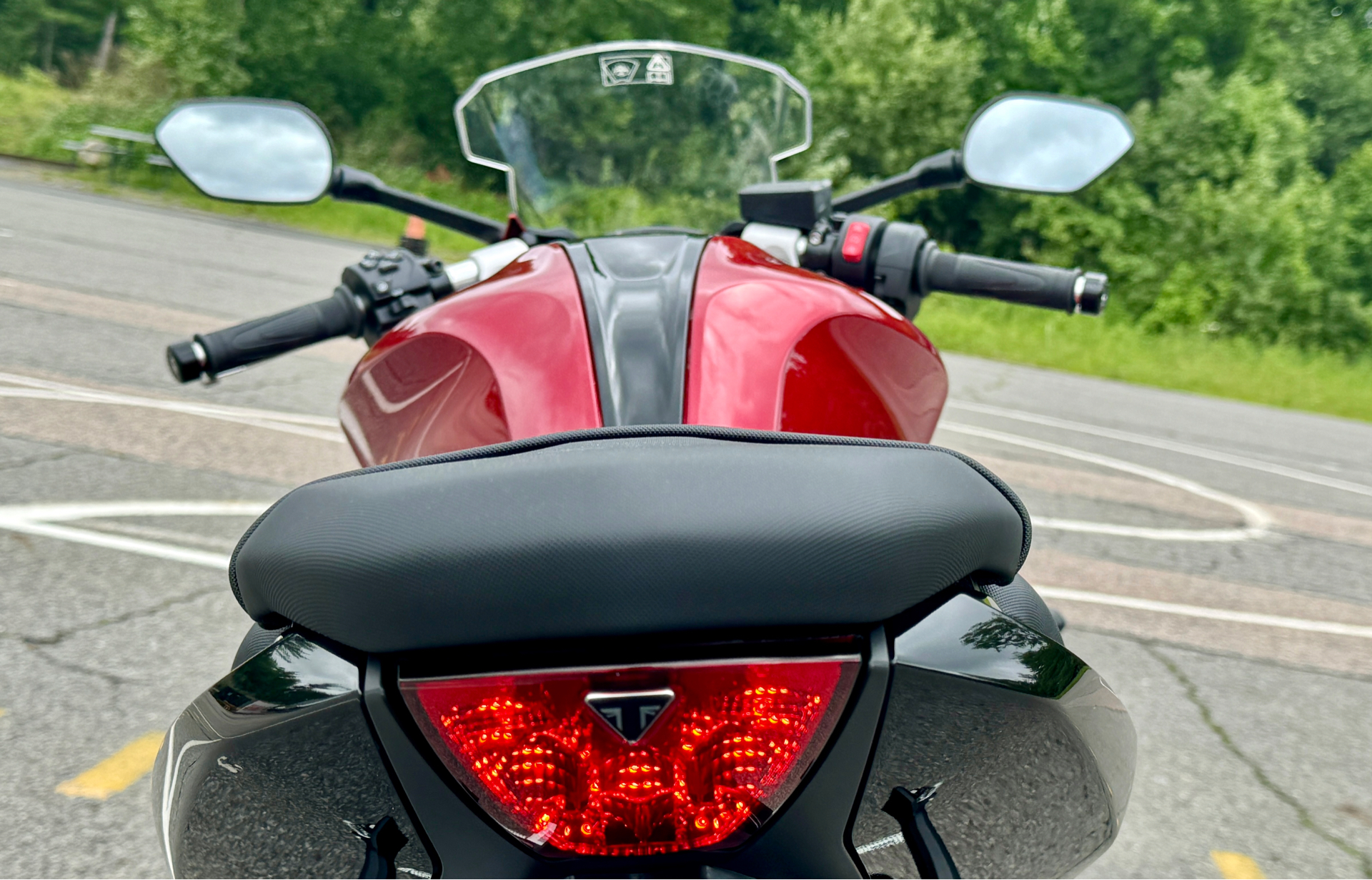 2025 Triumph Daytona 660 in Enfield, Connecticut - Photo 4