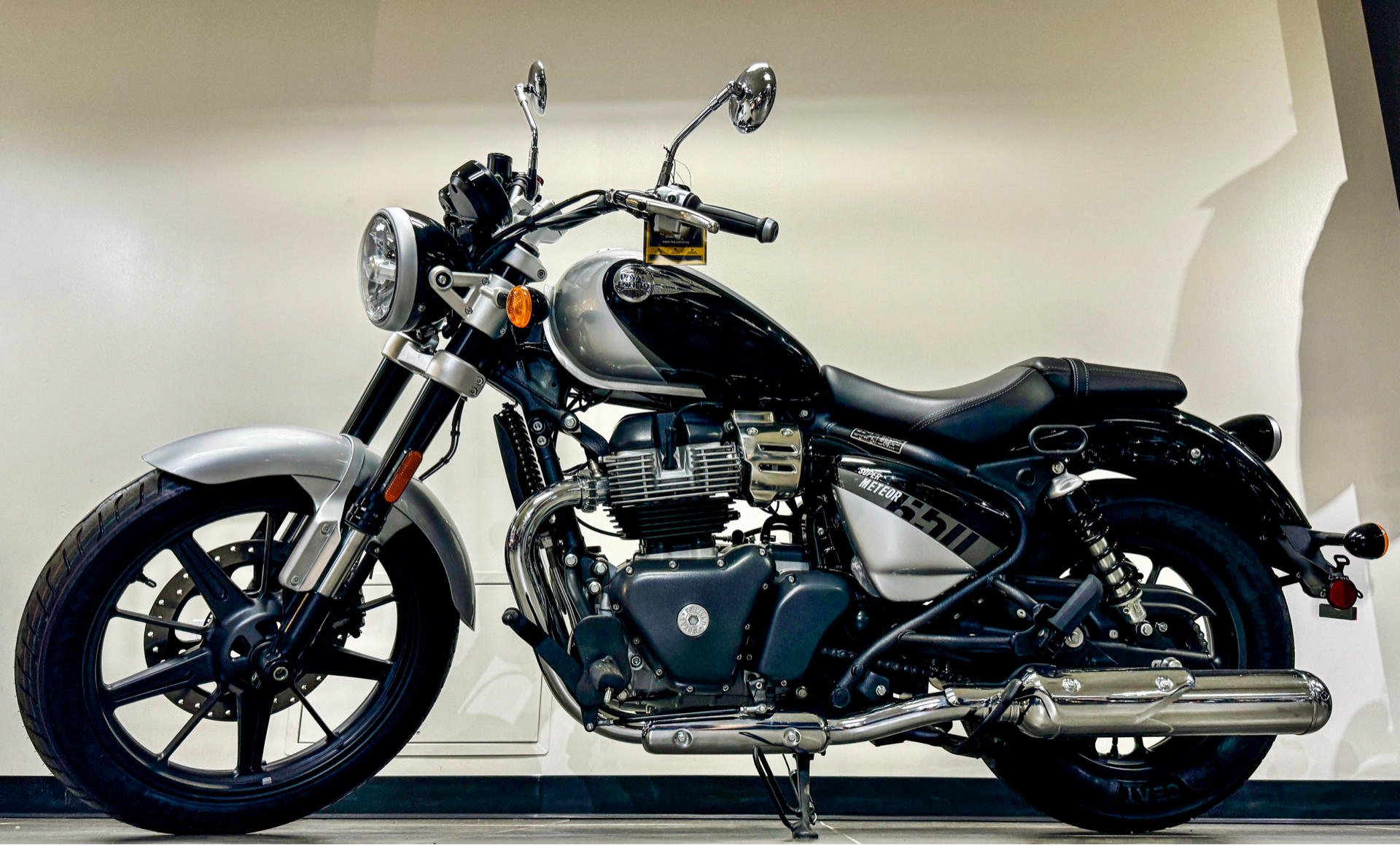 2024 Royal Enfield Super Meteor 650 in Enfield, Connecticut - Photo 4