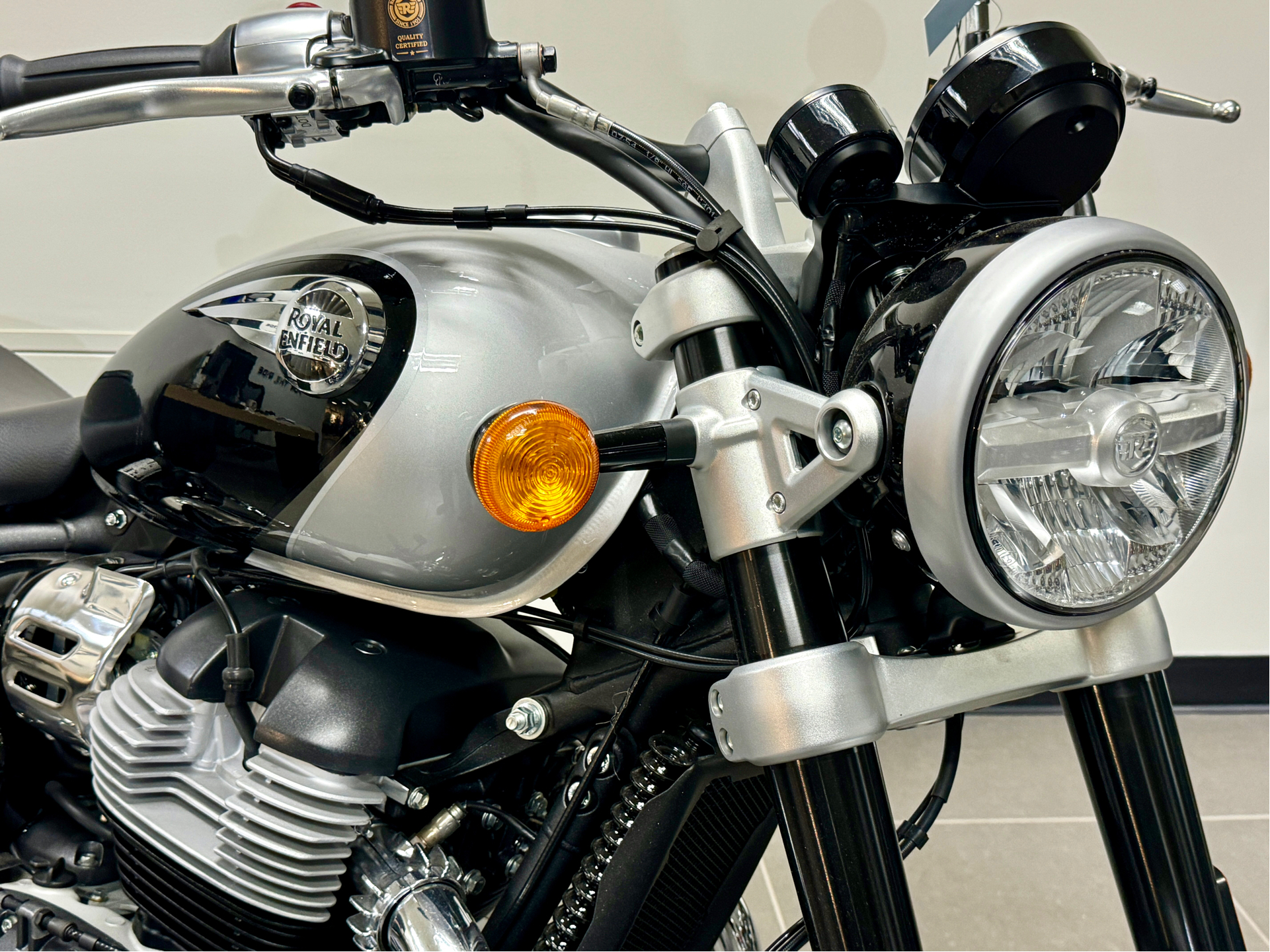 2024 Royal Enfield Super Meteor 650 in Enfield, Connecticut - Photo 5