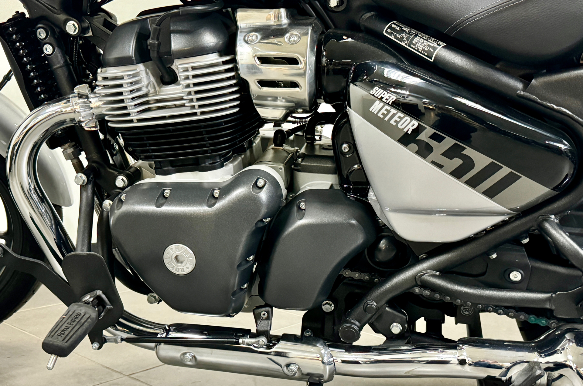 2024 Royal Enfield Super Meteor 650 in Enfield, Connecticut - Photo 15