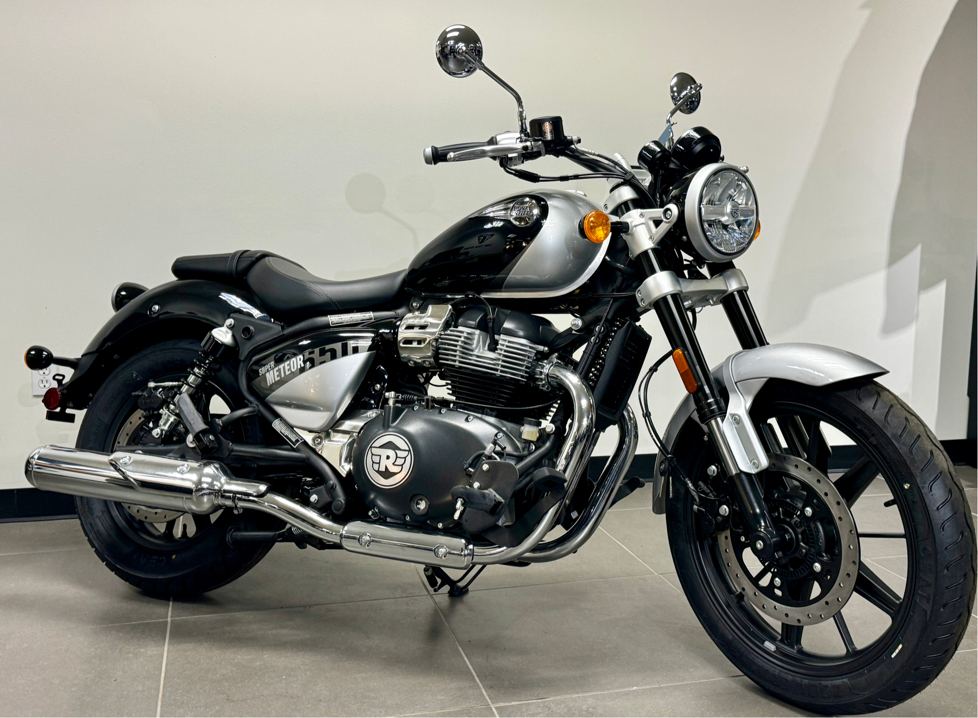 2024 Royal Enfield Super Meteor 650 in Enfield, Connecticut - Photo 18
