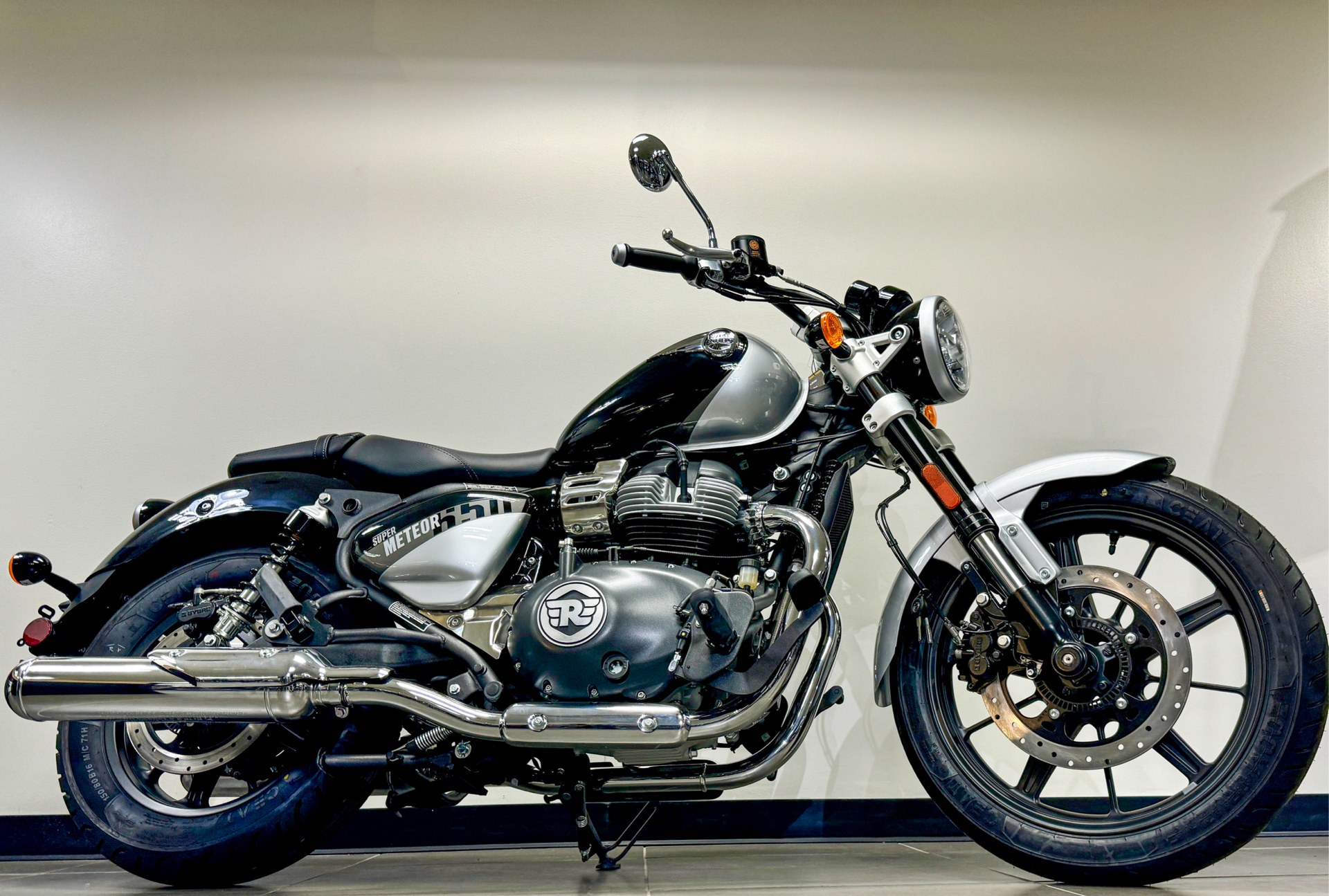 2024 Royal Enfield Super Meteor 650 in Enfield, Connecticut - Photo 23
