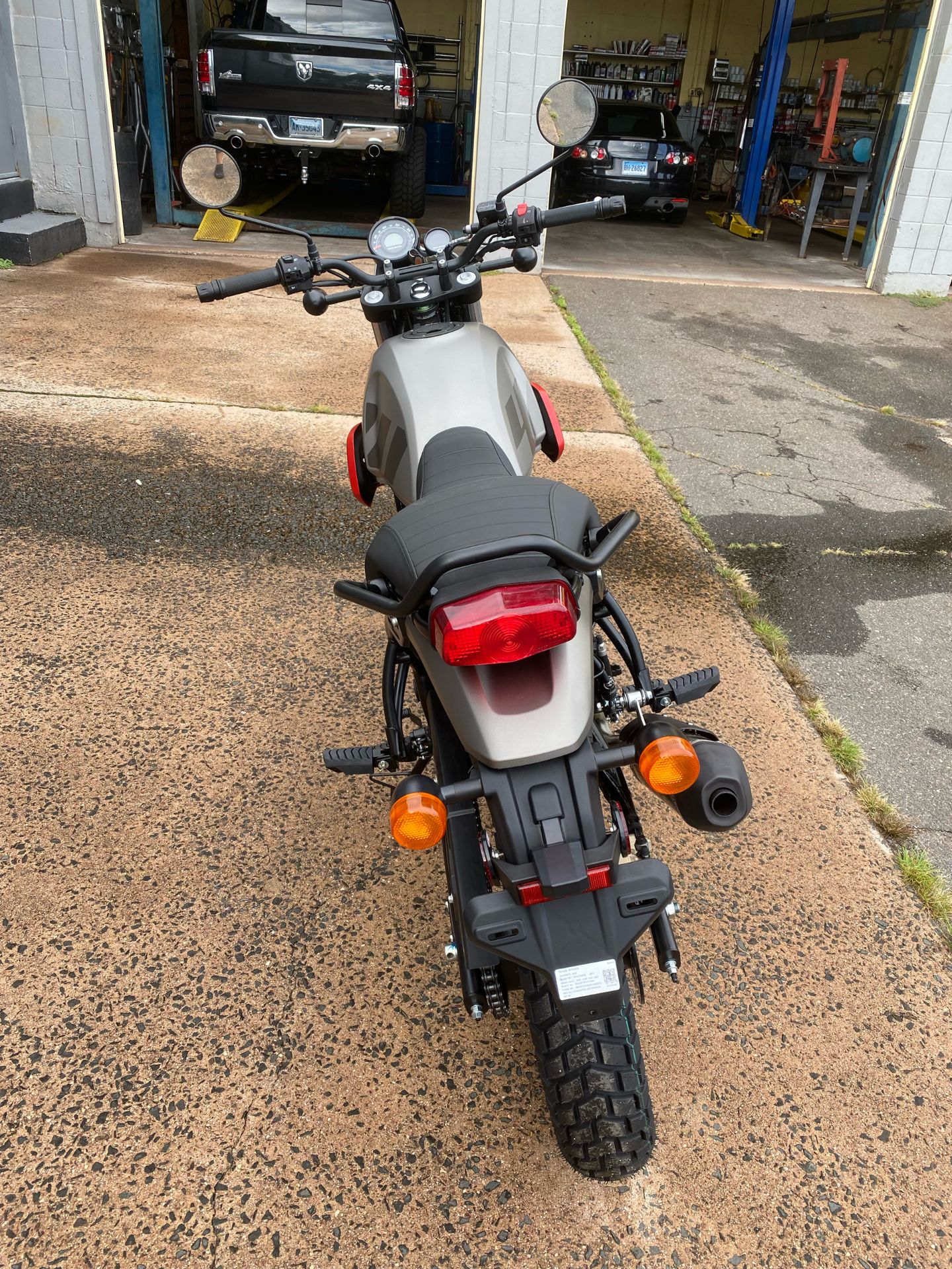 2023 Royal Enfield Scram 411 in Enfield, Connecticut - Photo 8