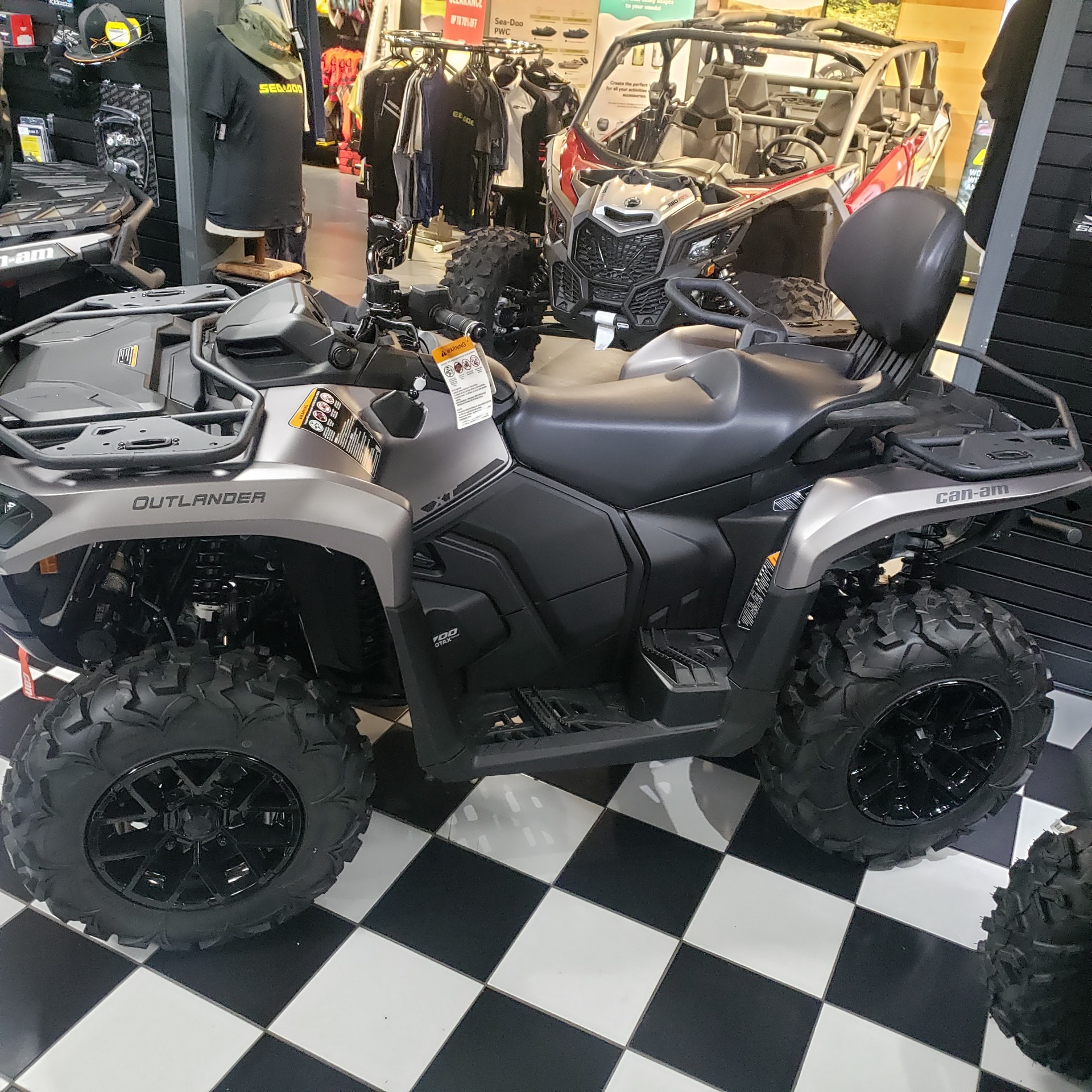 2025 Can-Am Outlander MAX XT 700 in Enfield, Connecticut - Photo 6