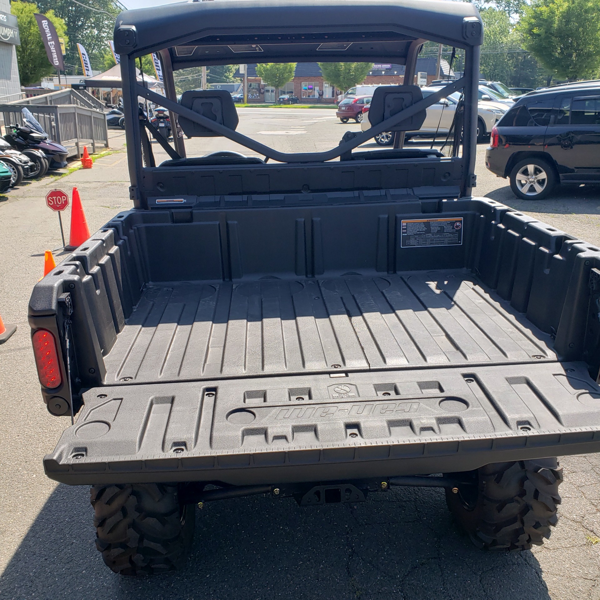 2024 Can-Am Defender XT HD10 in Enfield, Connecticut - Photo 6