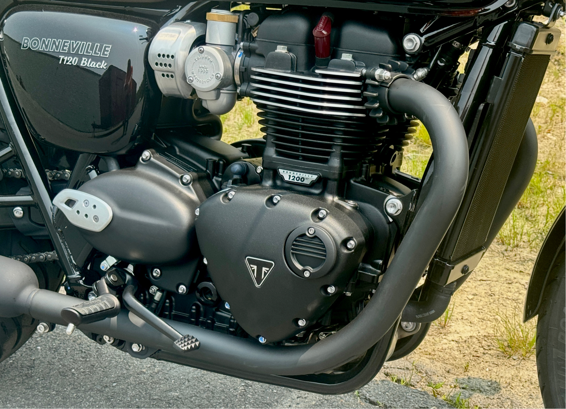 2025 Triumph Bonneville T120 Black in Enfield, Connecticut - Photo 8