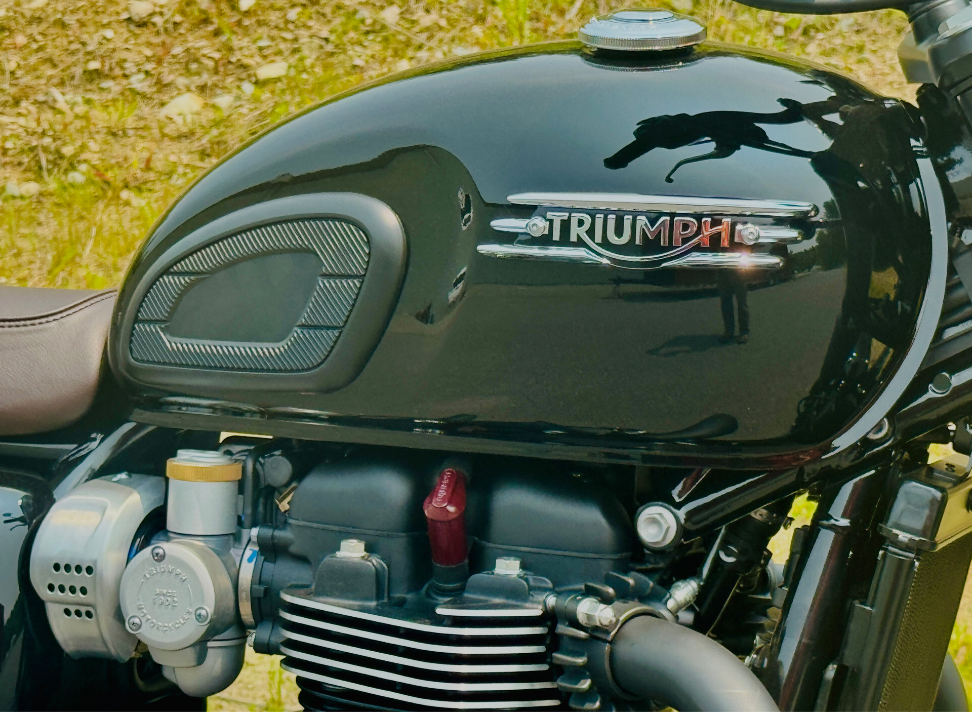 2025 Triumph Bonneville T120 Black in Enfield, Connecticut - Photo 10