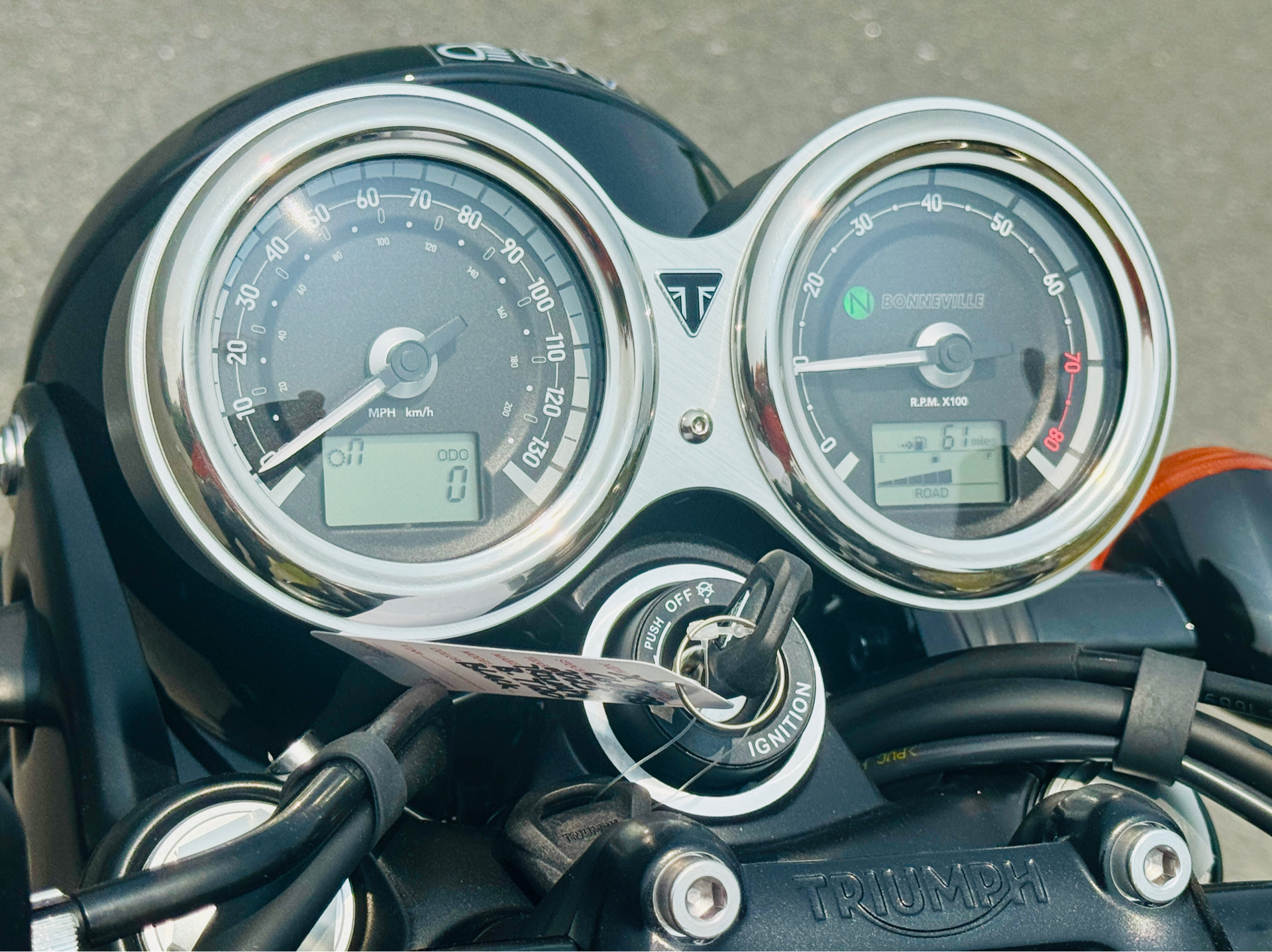 2025 Triumph Bonneville T120 Black in Enfield, Connecticut - Photo 20