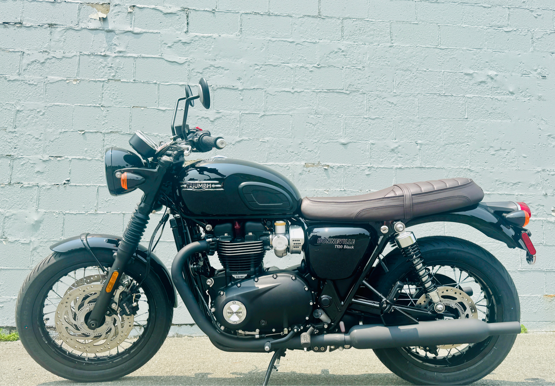 2025 Triumph Bonneville T120 Black in Enfield, Connecticut - Photo 3