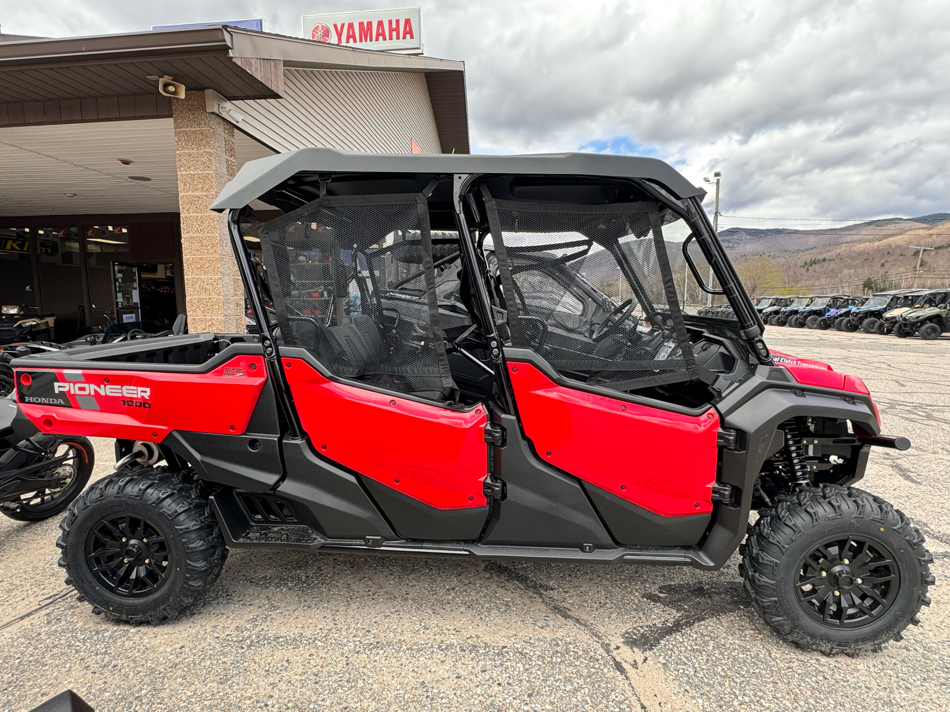 2024 Honda Pioneer 1000-6 Deluxe Crew in Gorham, New Hampshire - Photo 4