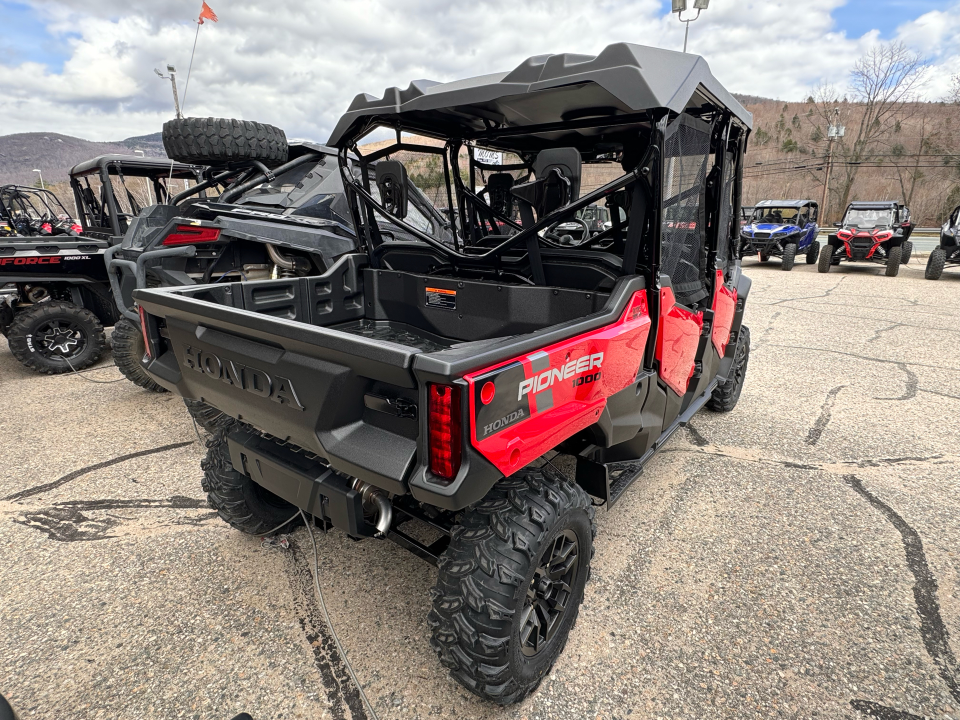 2024 Honda Pioneer 1000-6 Deluxe Crew in Gorham, New Hampshire - Photo 5
