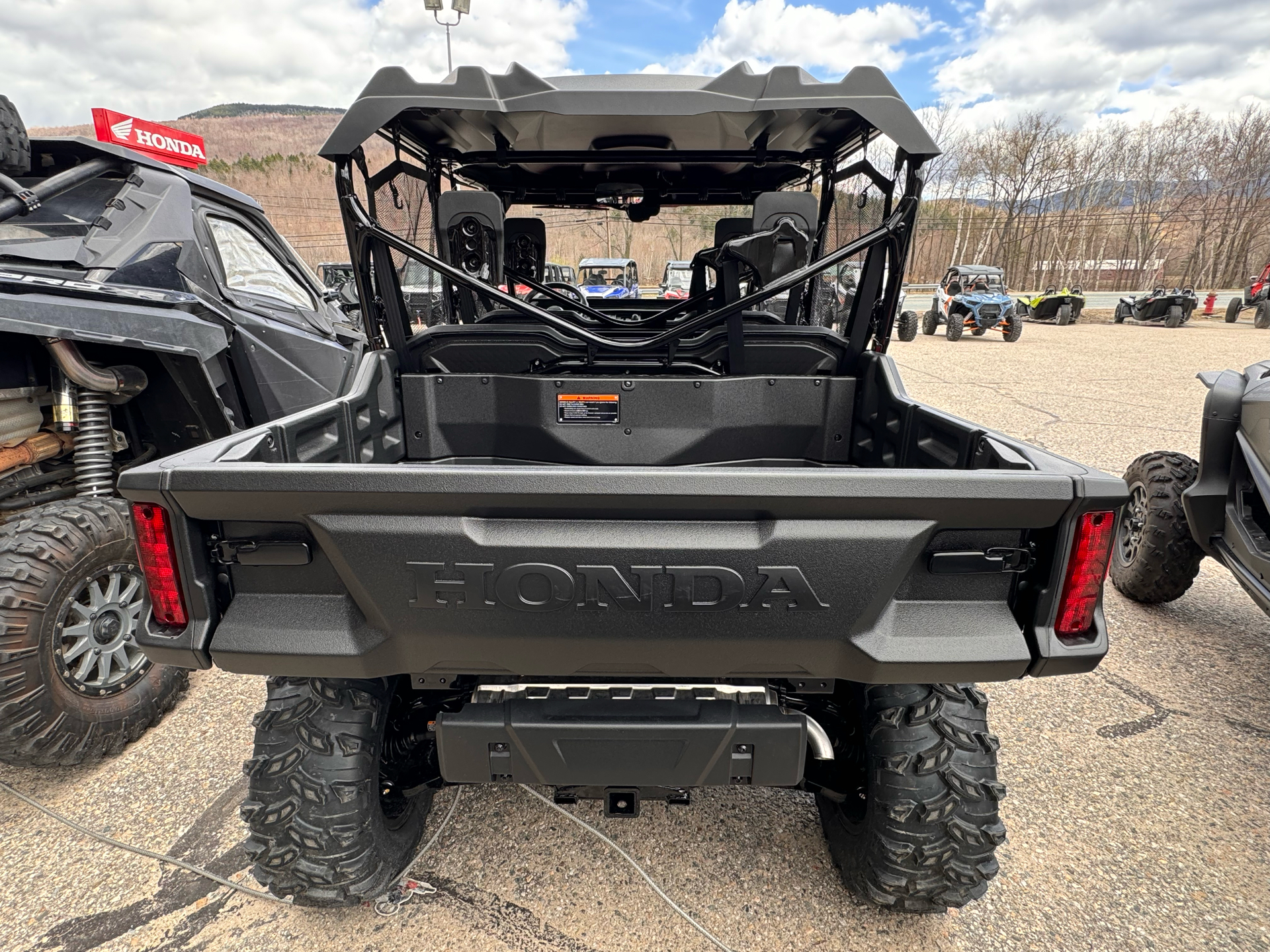 2024 Honda Pioneer 1000-6 Deluxe Crew in Gorham, New Hampshire - Photo 6