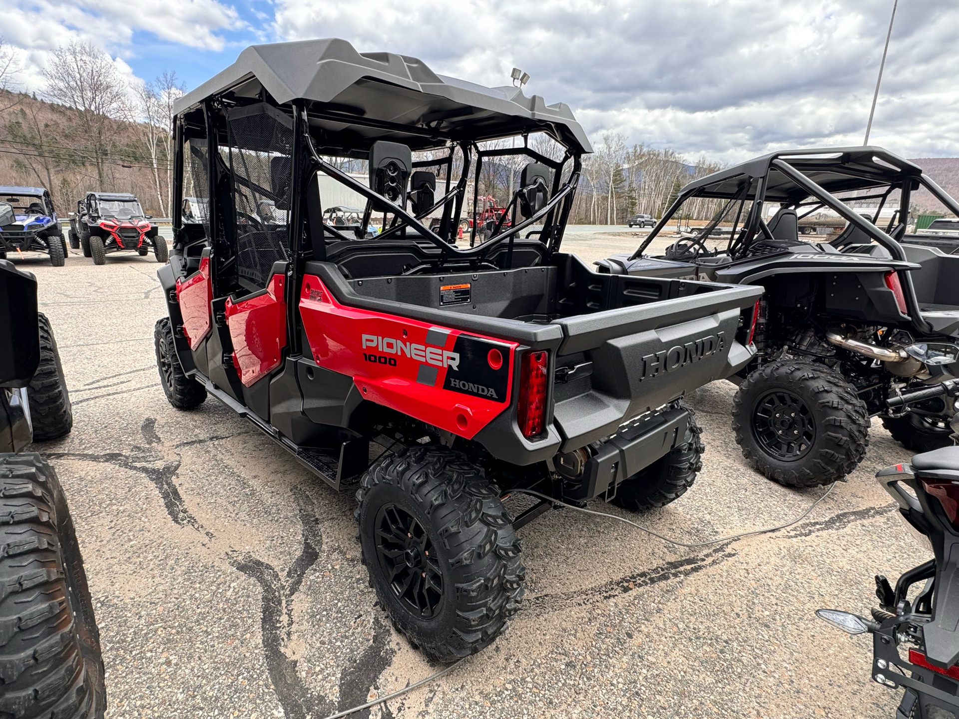 2024 Honda Pioneer 1000-6 Deluxe Crew in Gorham, New Hampshire - Photo 7