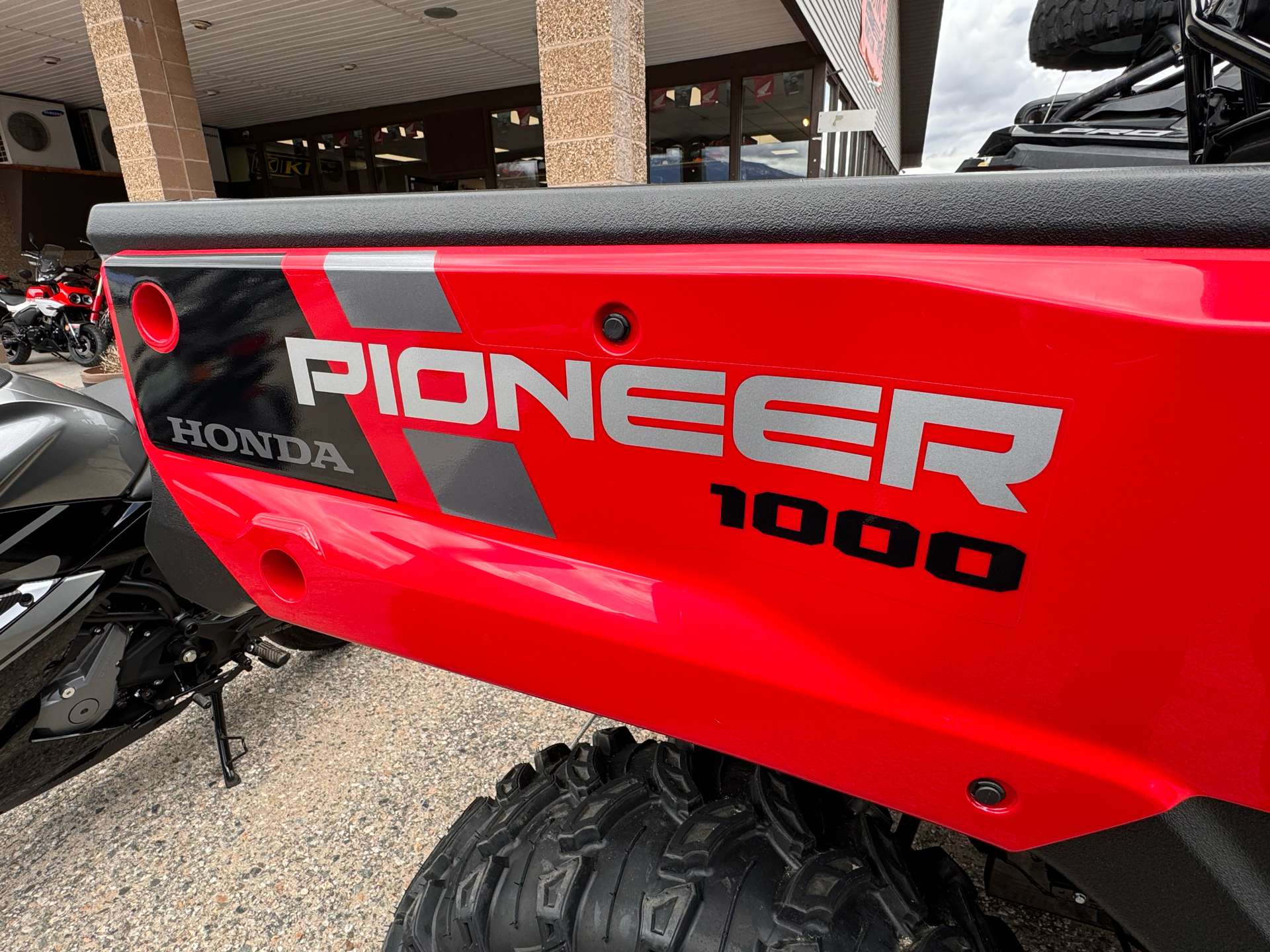 2024 Honda Pioneer 1000-6 Deluxe Crew in Gorham, New Hampshire - Photo 9