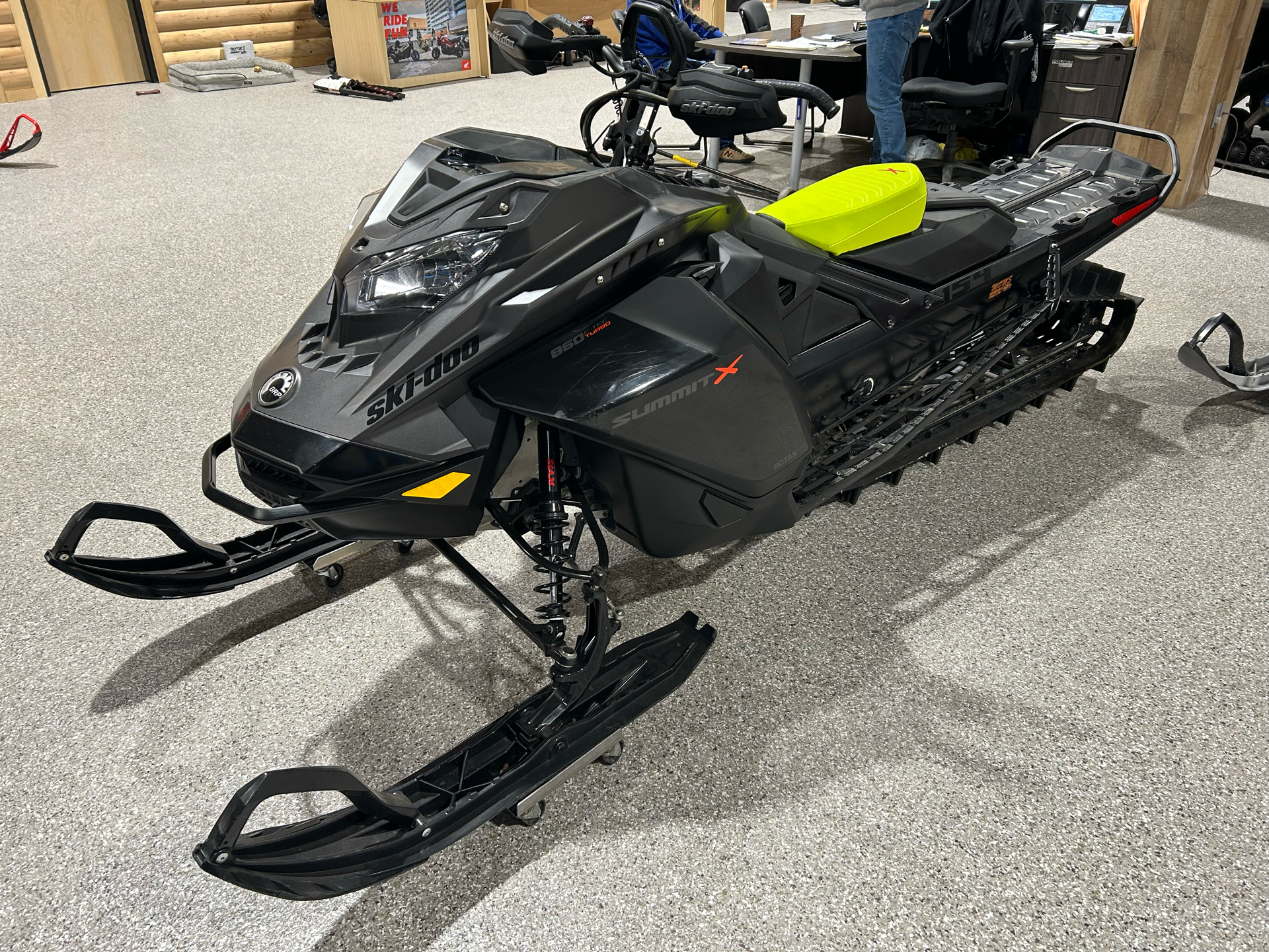2022 Ski-Doo Summit X 154 850 E-TEC Turbo SHOT PowderMax Light 3.0 w/ FlexEdge HA in Gorham, New Hampshire - Photo 2
