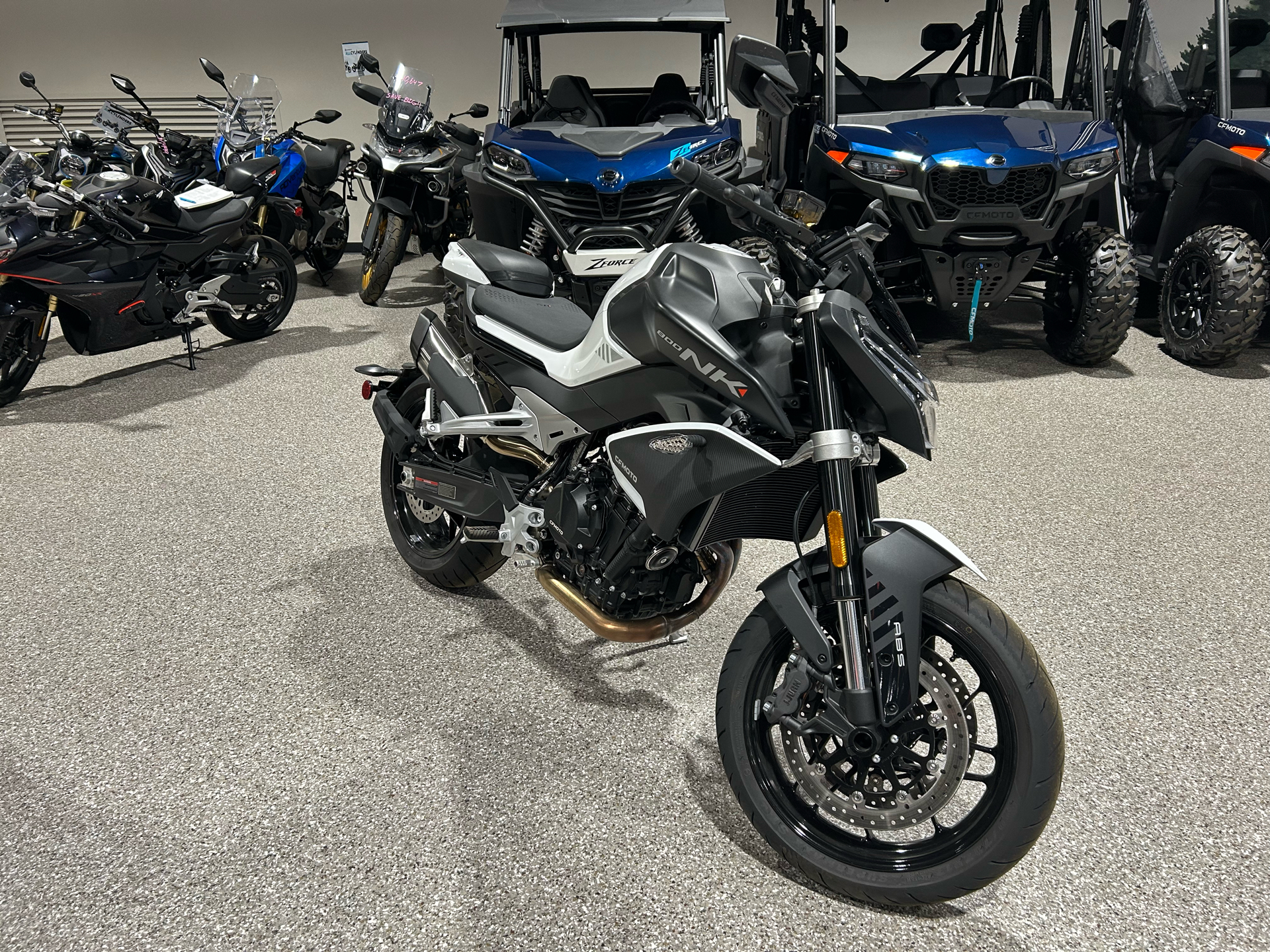 2024 CFMOTO 800NK in Gorham, New Hampshire - Photo 2