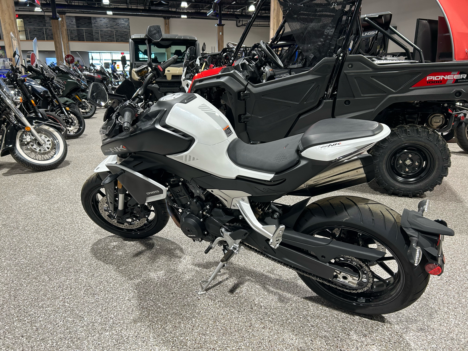 2024 CFMOTO 800NK in Gorham, New Hampshire - Photo 10