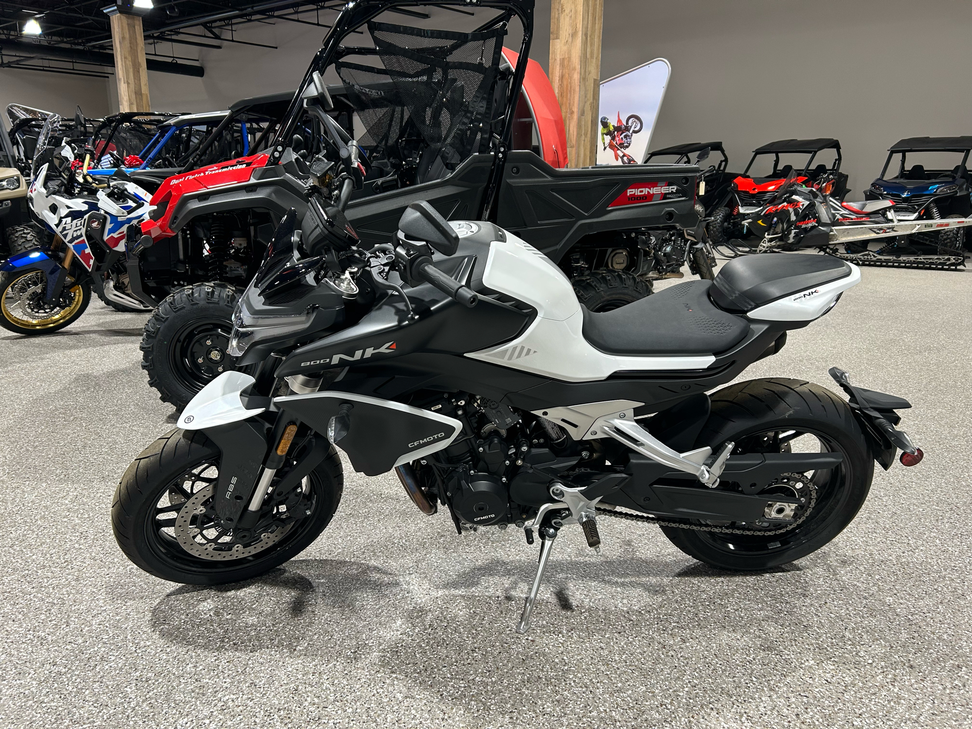 2024 CFMOTO 800NK in Gorham, New Hampshire - Photo 11