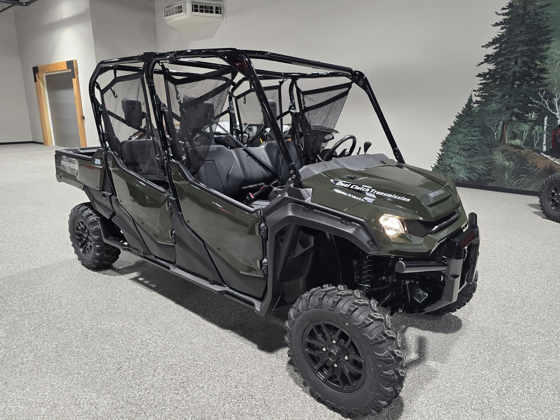 2024 Honda Pioneer 1000-6 Deluxe Crew in Gorham, New Hampshire - Photo 4