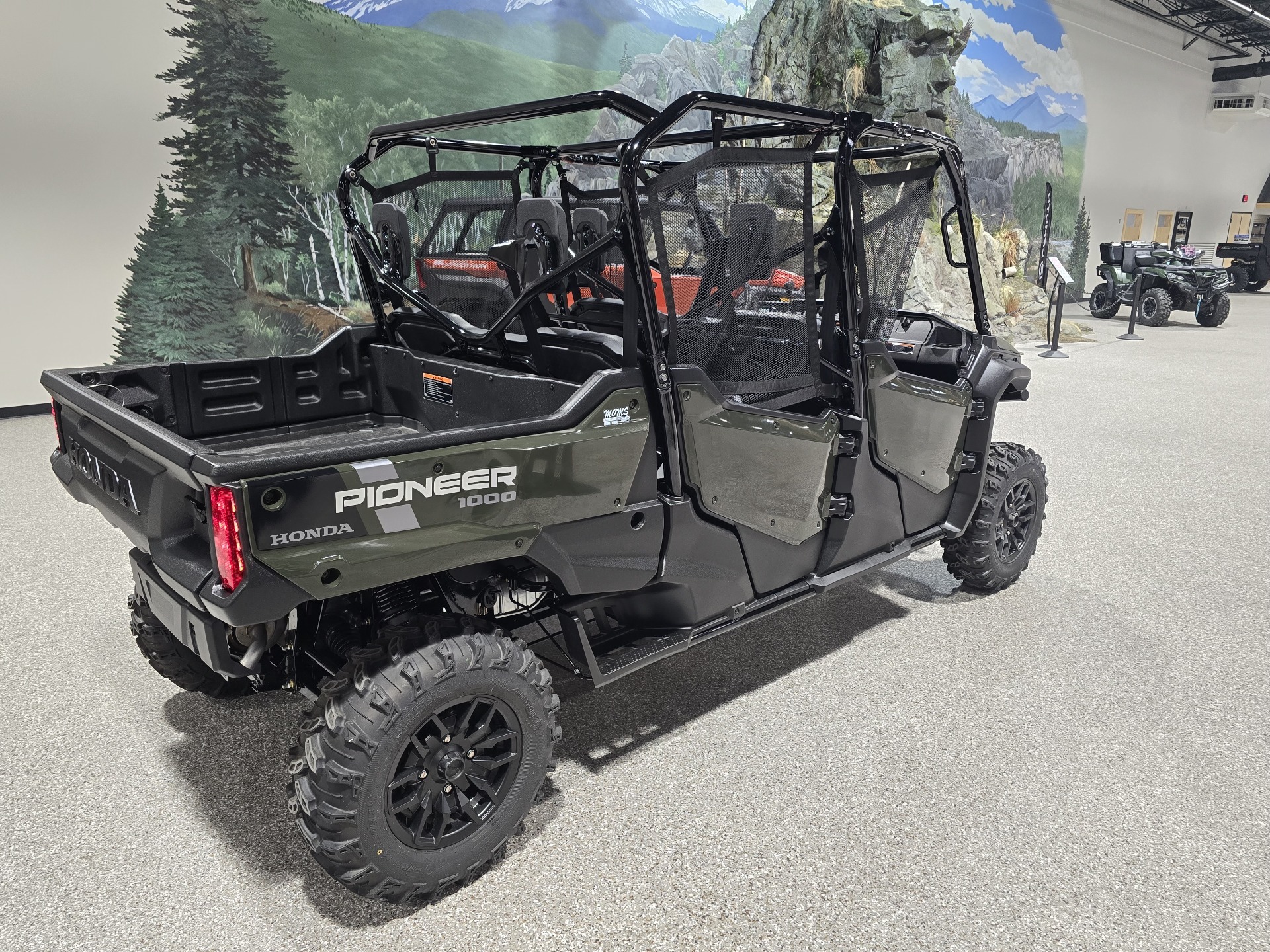 2024 Honda Pioneer 1000-6 Deluxe Crew in Gorham, New Hampshire - Photo 6