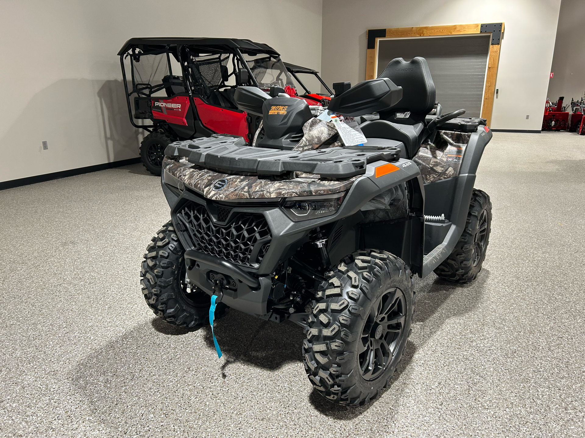 2025 CFMOTO CForce 800 Touring in Gorham, New Hampshire - Photo 3