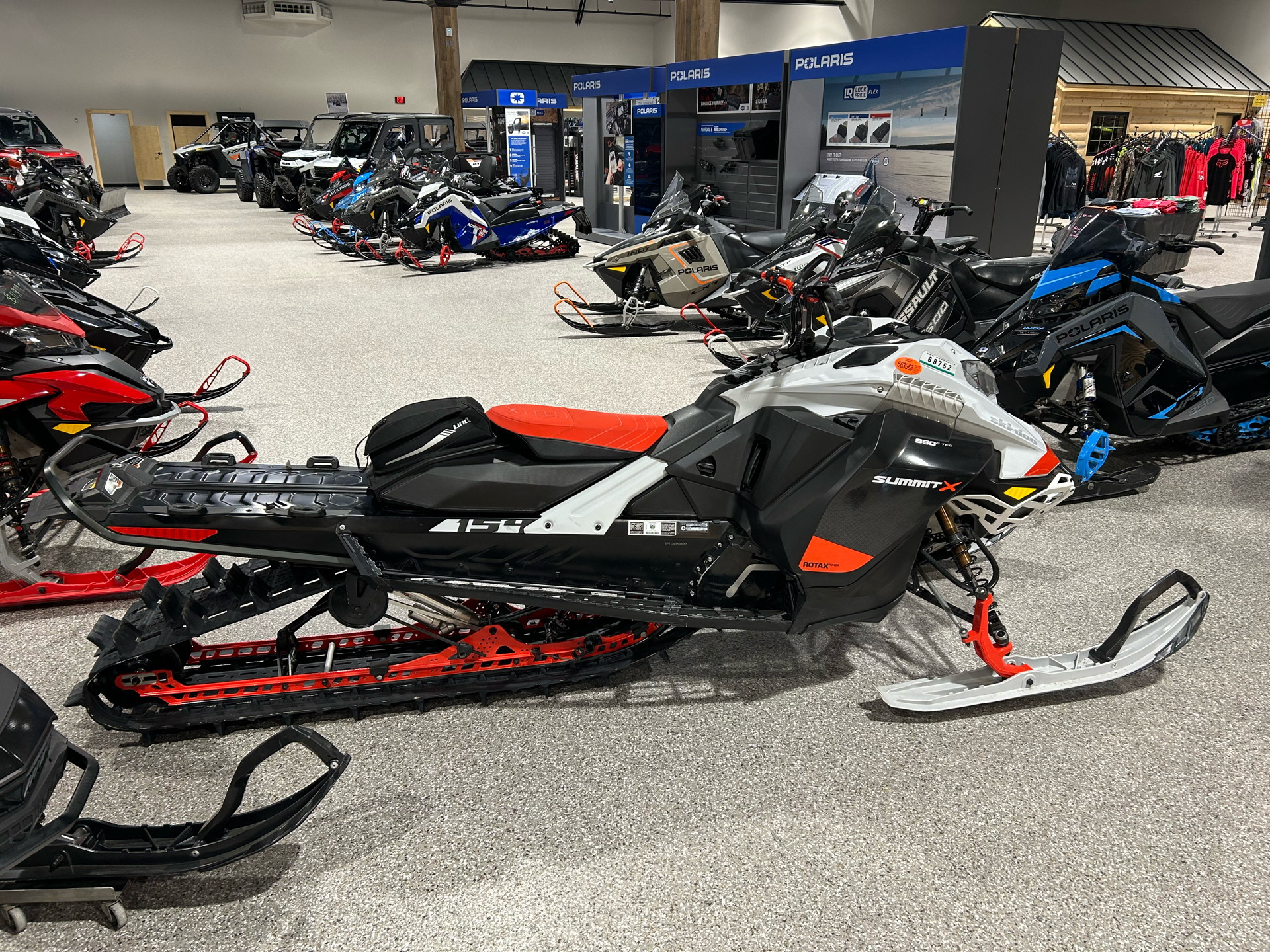2021 Ski-Doo Summit X Expert 154 850 E-TEC SHOT PowderMax Light FlexEdge 2.5 in Gorham, New Hampshire - Photo 2