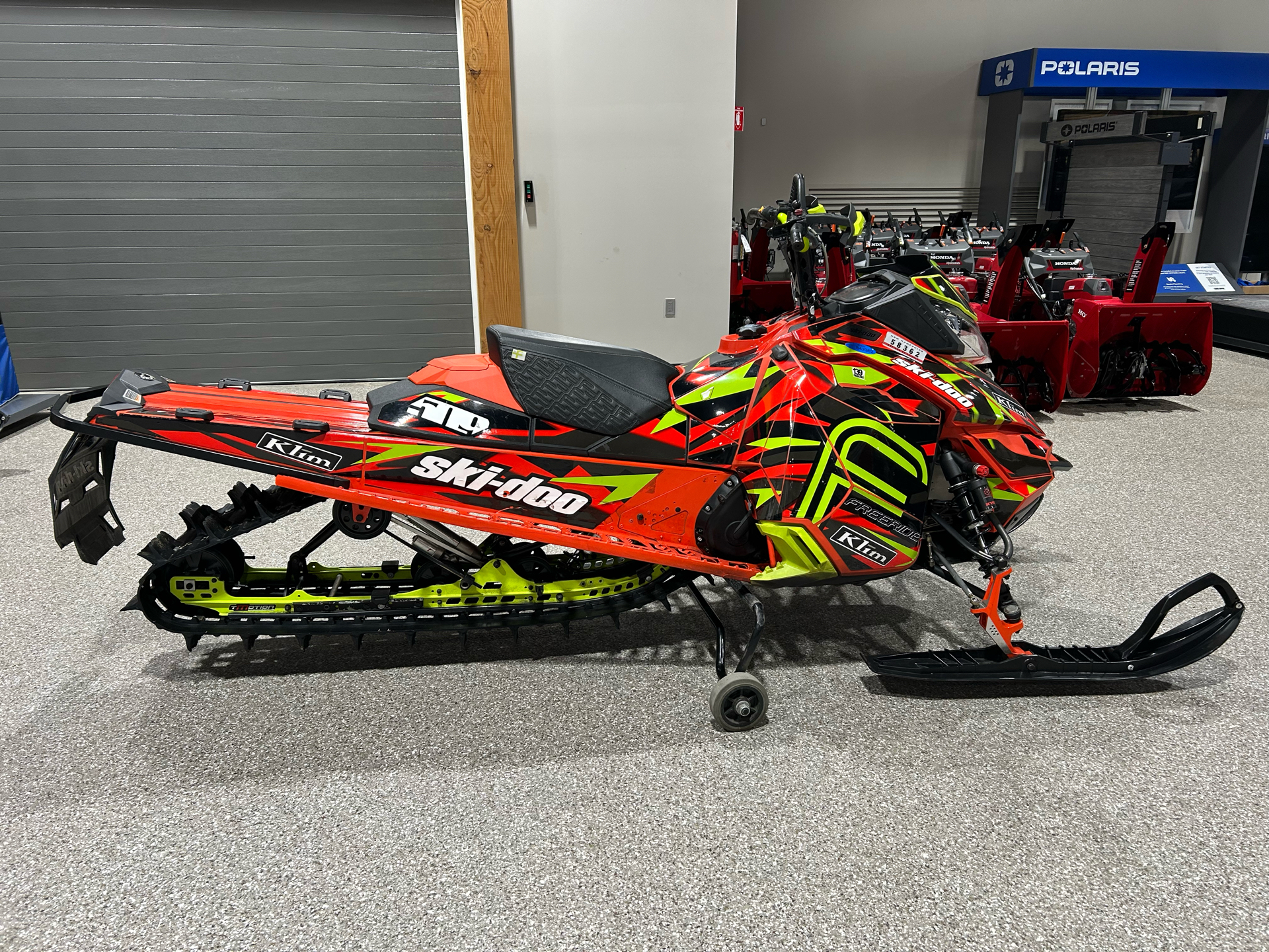 2016 Ski-Doo Freeride 146 800R E-TEC, PowderMax 2.5" in Gorham, New Hampshire - Photo 3