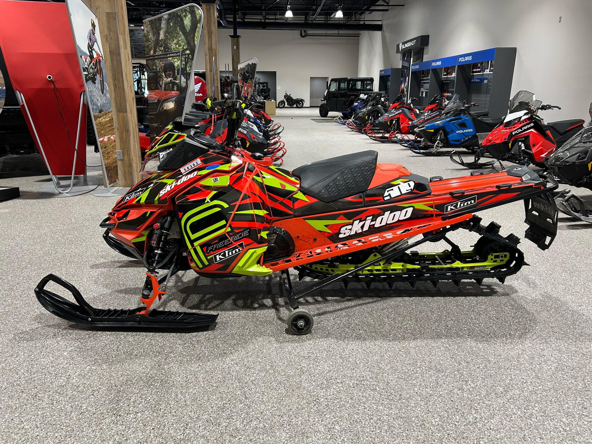 2016 Ski-Doo Freeride 146 800R E-TEC, PowderMax 2.5" in Gorham, New Hampshire - Photo 13