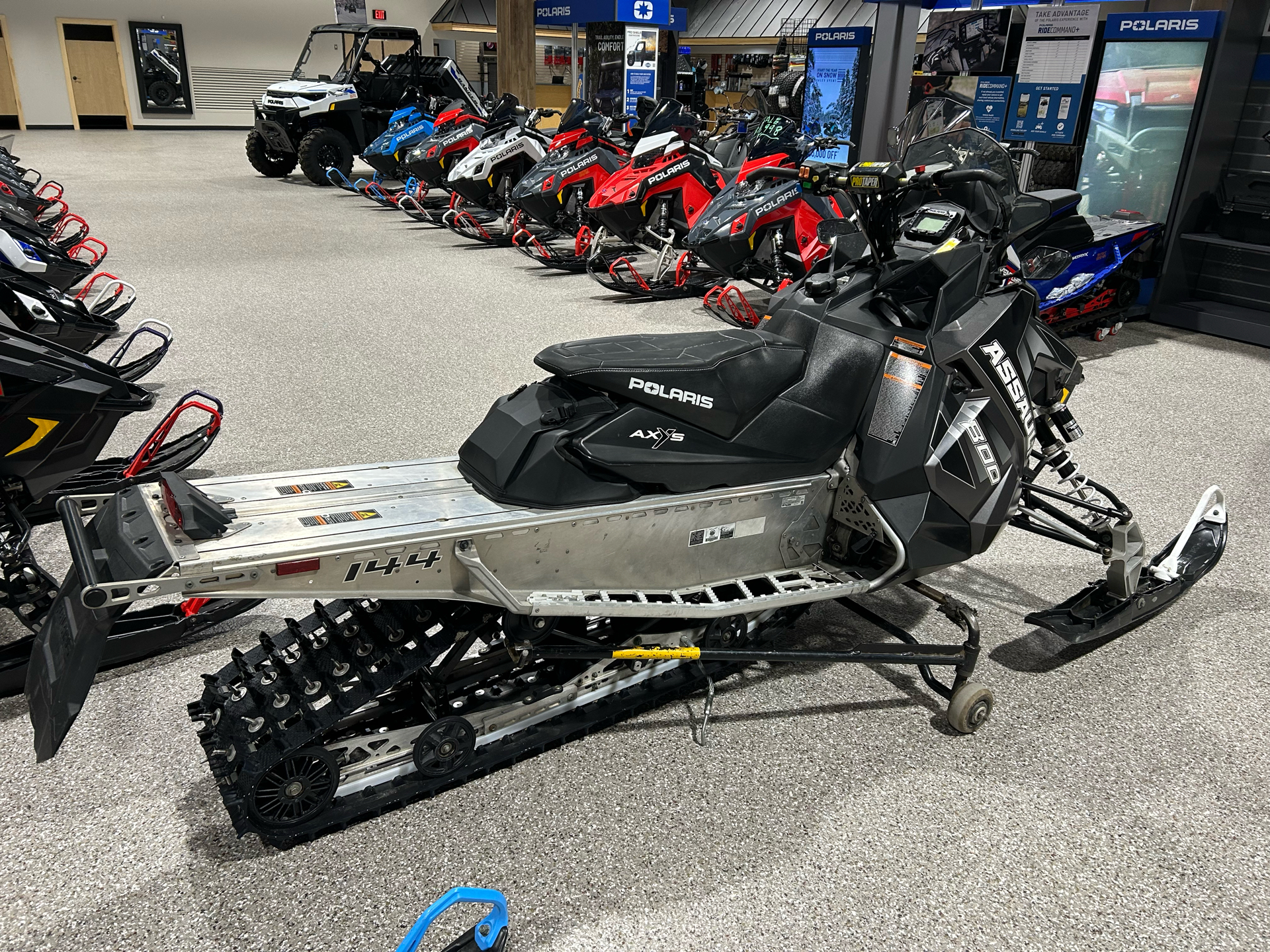 2018 Polaris 800 Switchback Assault 144 ES in Gorham, New Hampshire - Photo 9