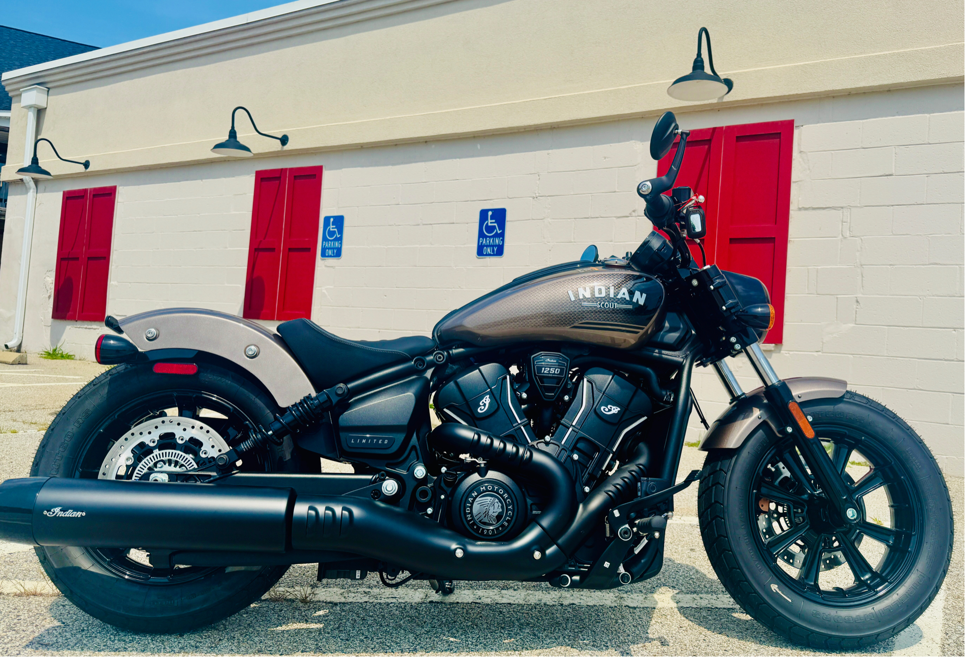 2025 Indian Motorcycle Scout® Bobber Limited +Tech in Manchester, New Hampshire - Photo 9