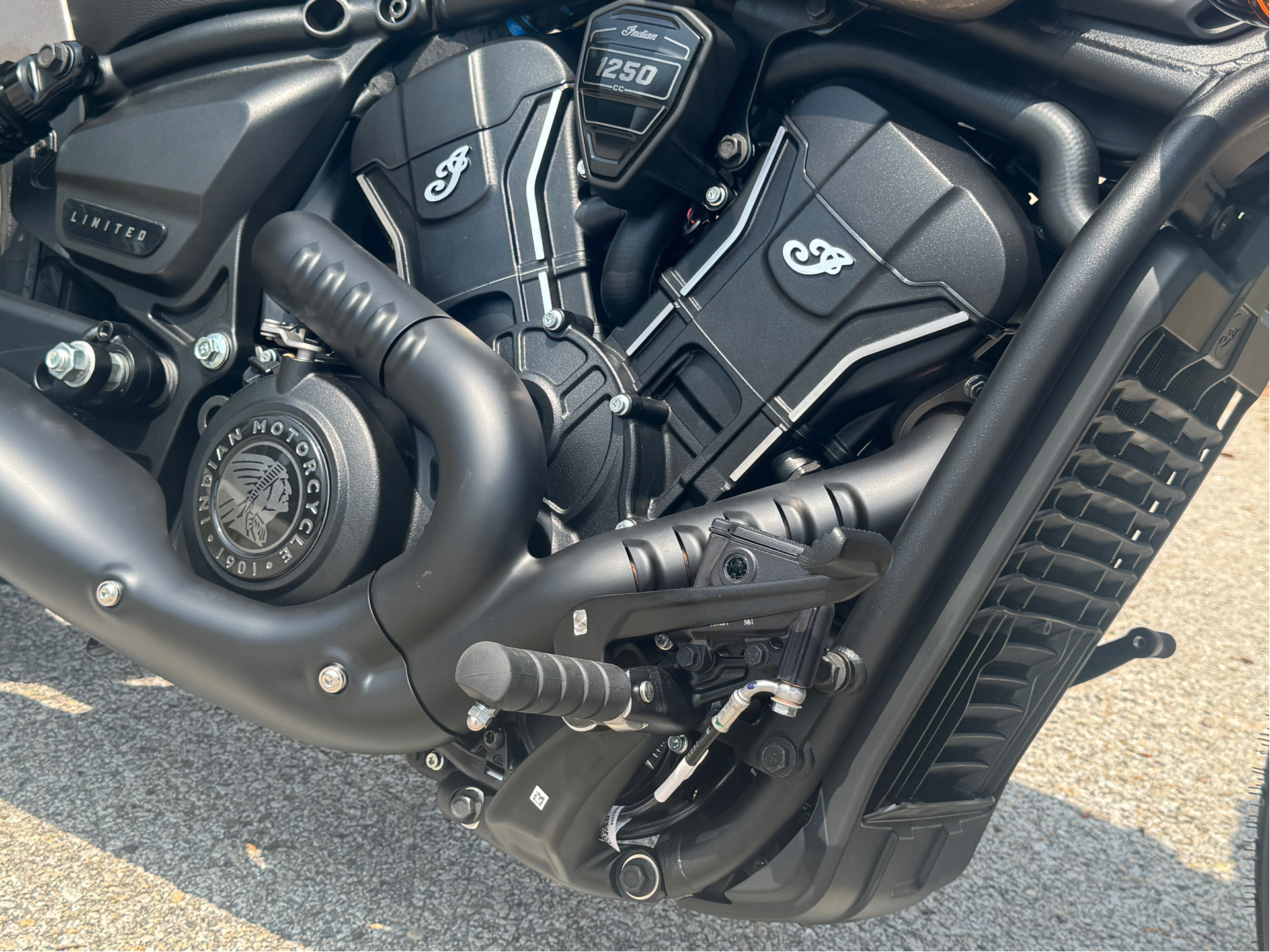 2025 Indian Motorcycle Scout® Bobber Limited +Tech in Manchester, New Hampshire - Photo 6