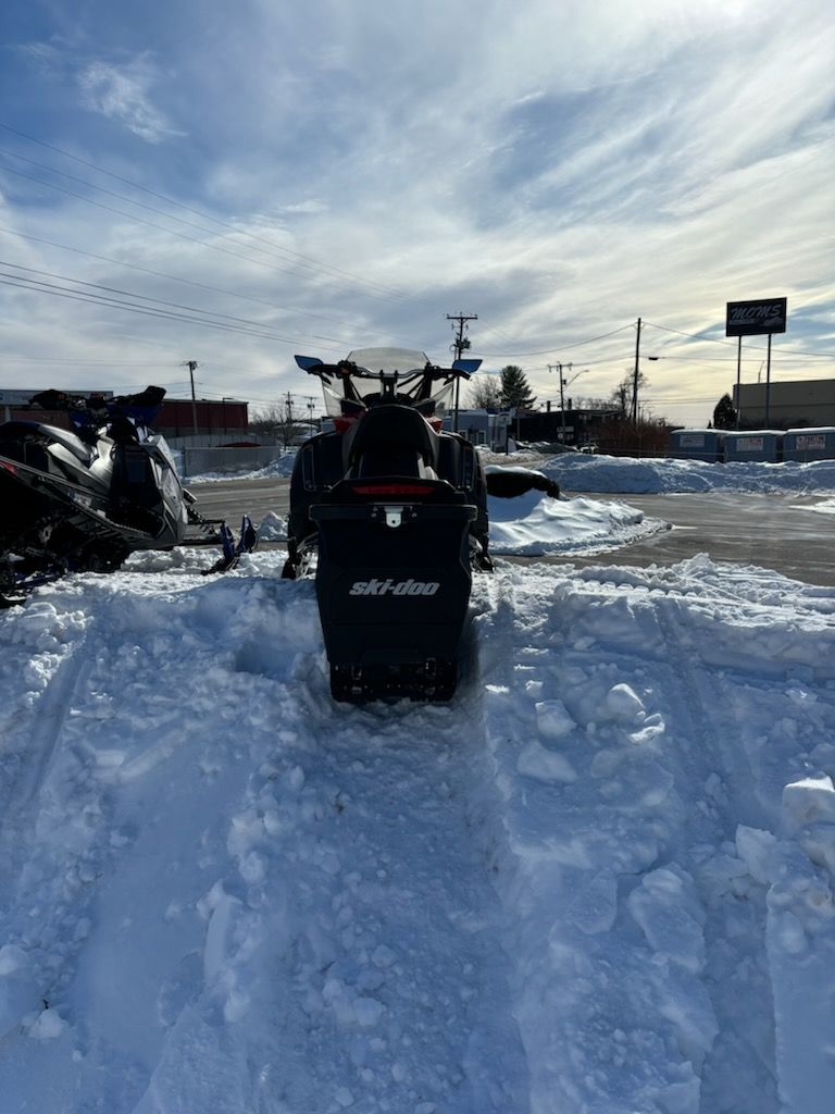 2020 Ski-Doo Renegade Enduro 900 ACE Turbo ES in Manchester, New Hampshire - Photo 8
