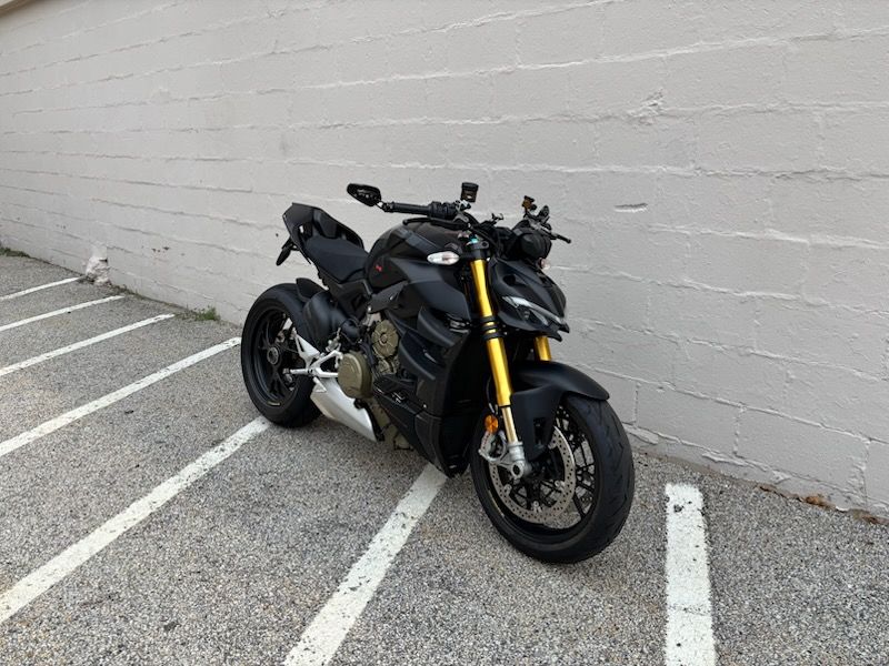 2022 Ducati Streetfighter V4 S in Manchester, New Hampshire - Photo 2