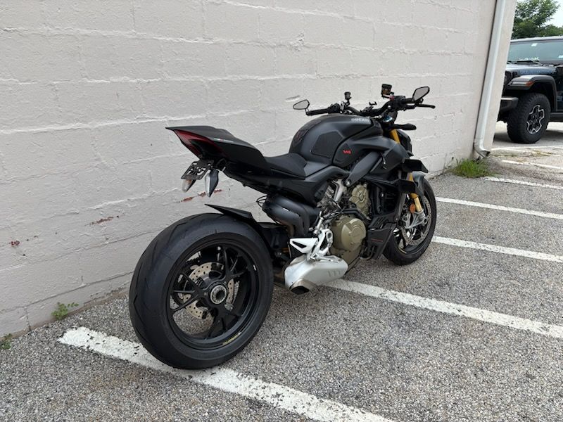 2022 Ducati Streetfighter V4 S in Manchester, New Hampshire - Photo 3