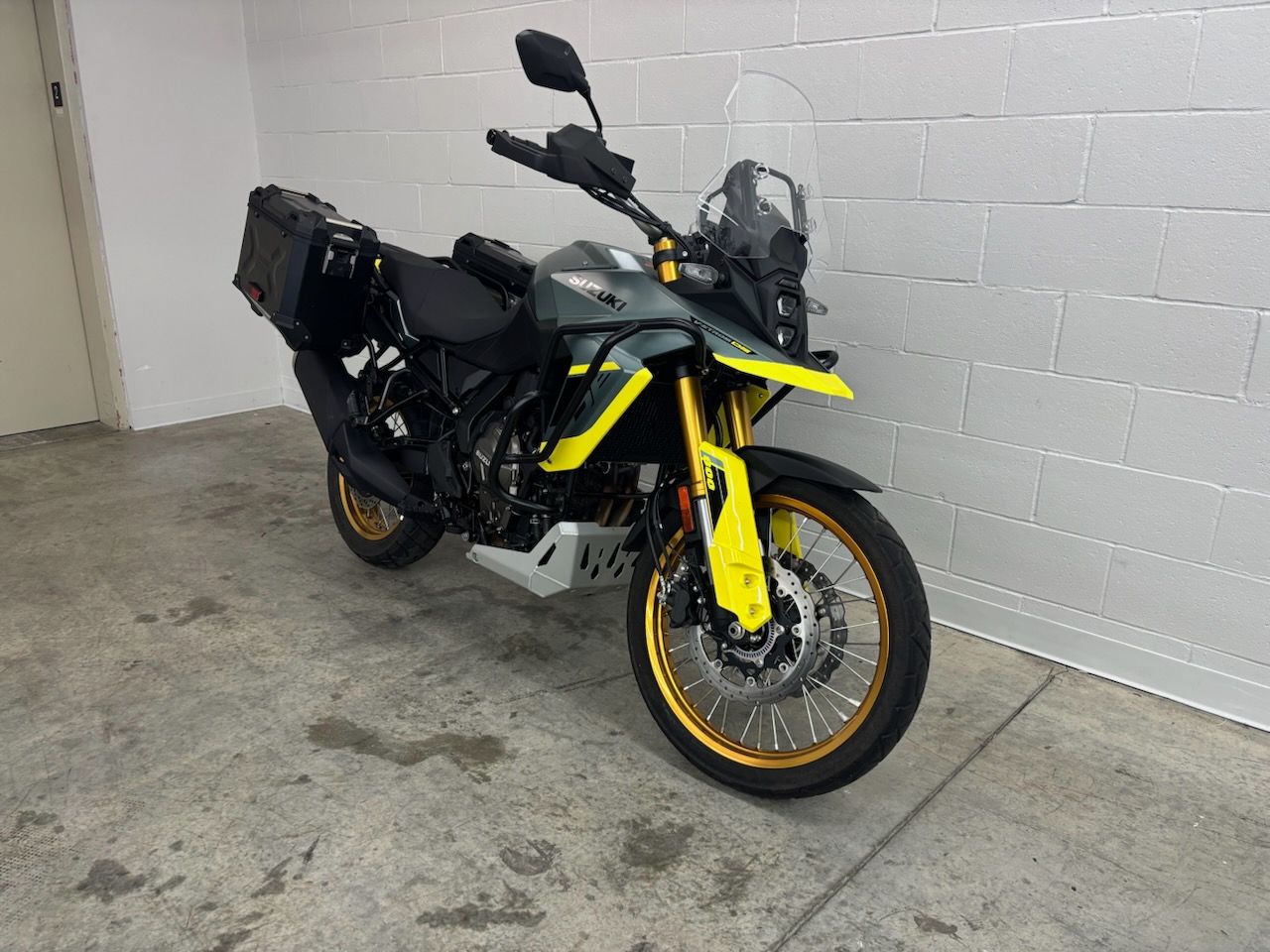 2024 Suzuki V-Strom 800DE Adventure in Manchester, New Hampshire - Photo 2