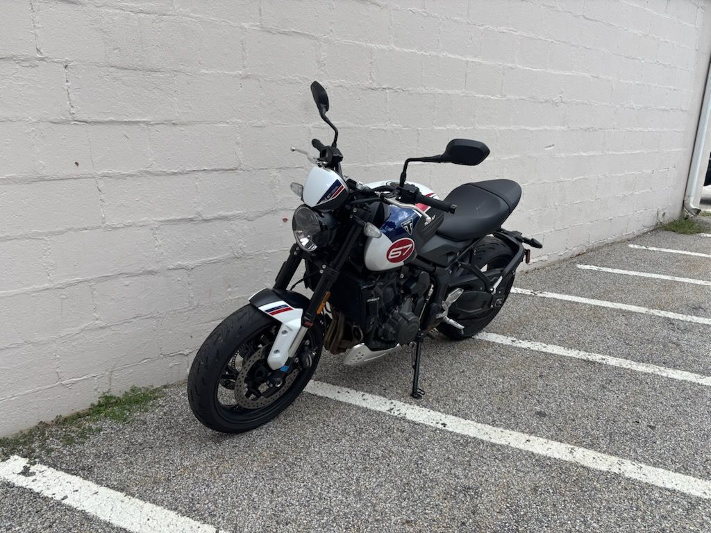 2025 Triumph Trident 660 Triple Tribute Edition in Manchester, New Hampshire - Photo 5