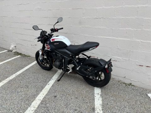 2025 Triumph Trident 660 Triple Tribute Edition in Manchester, New Hampshire - Photo 6