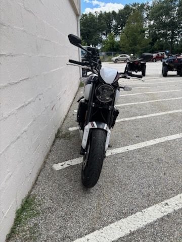 2025 Triumph Trident 660 Triple Tribute Edition in Manchester, New Hampshire - Photo 7