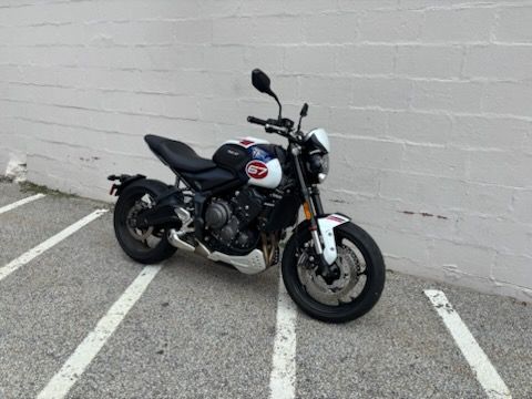 2025 Triumph Trident 660 Triple Tribute Edition in Manchester, New Hampshire - Photo 4