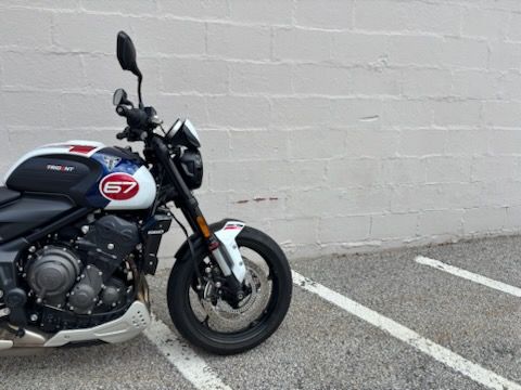 2025 Triumph Trident 660 Triple Tribute Edition in Manchester, New Hampshire - Photo 9