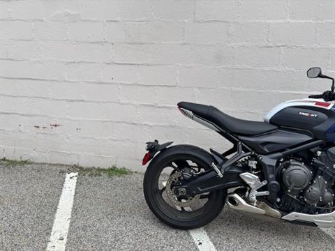 2025 Triumph Trident 660 Triple Tribute Edition in Manchester, New Hampshire - Photo 13