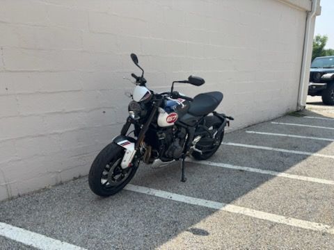 2025 Triumph Trident 660 Triple Tribute Edition in Manchester, New Hampshire - Photo 5