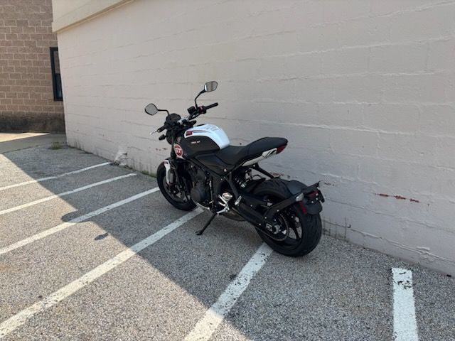2025 Triumph Trident 660 Triple Tribute Edition in Manchester, New Hampshire - Photo 6