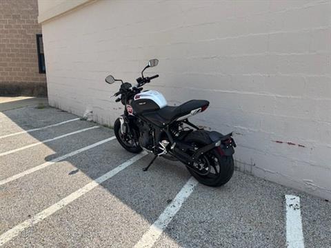 2025 Triumph Trident 660 Triple Tribute Edition in Manchester, New Hampshire - Photo 6